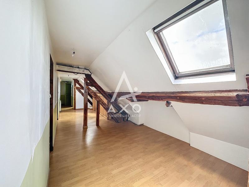 Maison - 214 m² - 8 pièces