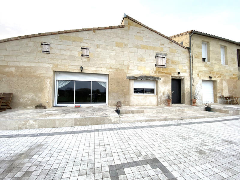 Maison - 240 m² - 7 pièces