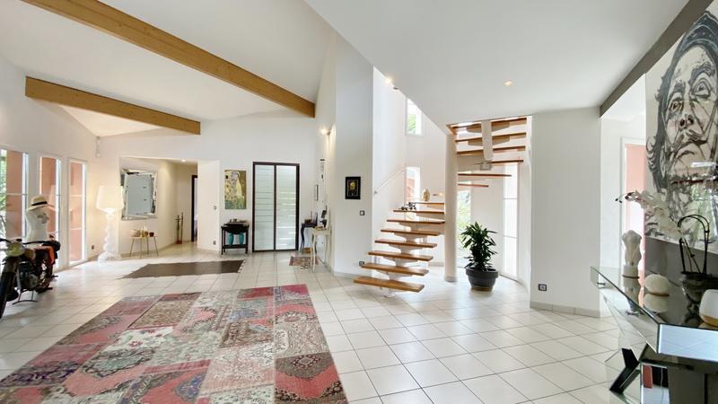 Maison contemporaine - 330 m² - 7 pièces