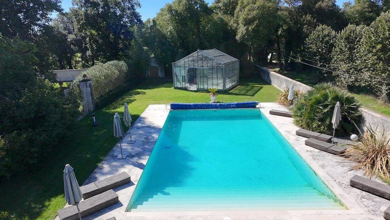 Maison - 768 m² - 17 pièces