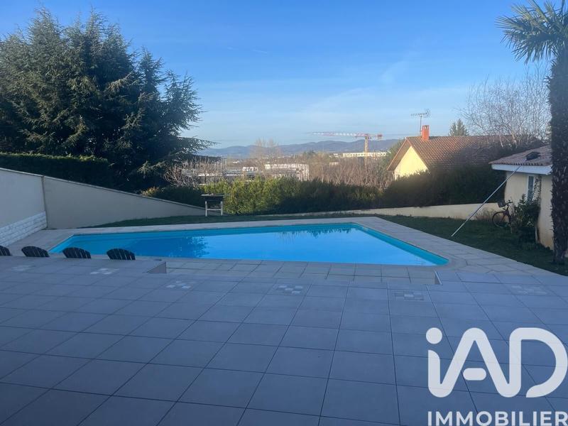 Maison - 186 m² - 6 pièces