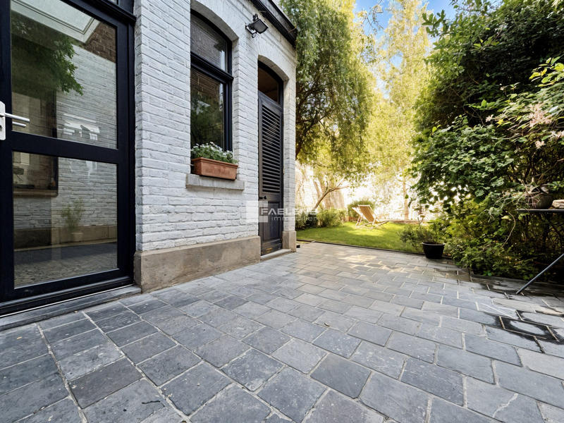 Maison - 213 m² - 8 pièces