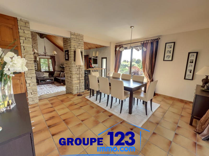 Maison - 373 m² - 8 pièces