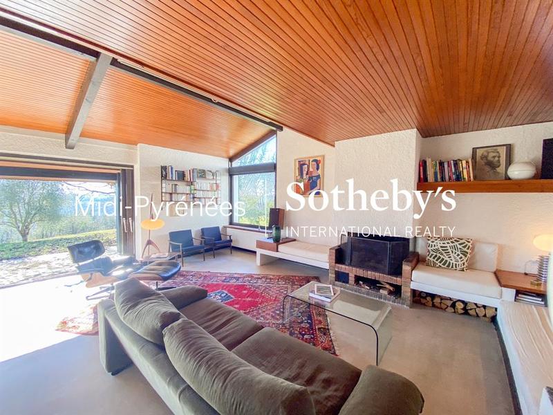 Maison - 232 m² - 9 pièces