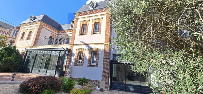 Hôtel particulier - 300 m² - 10 pièces