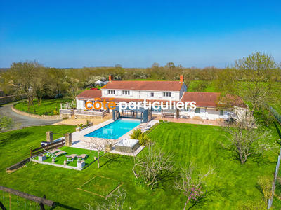 Maison - 240 m² - 11 pièces