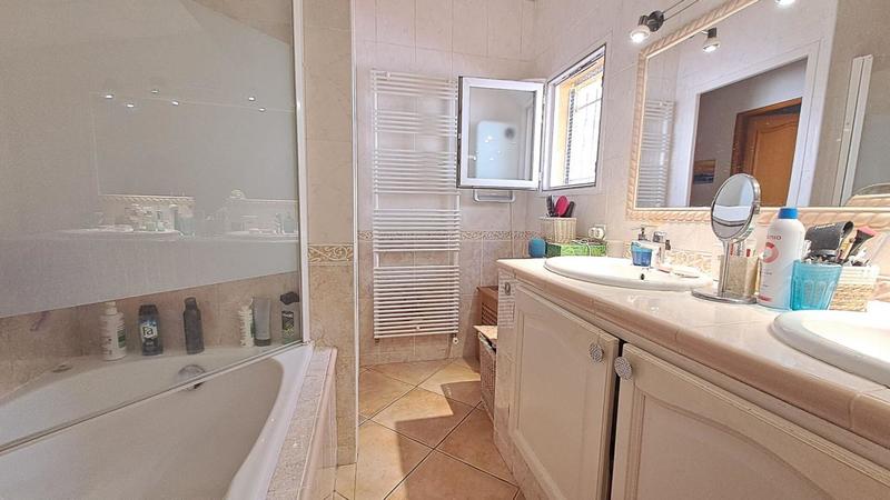 Maison - 95 m² - 5 pièces