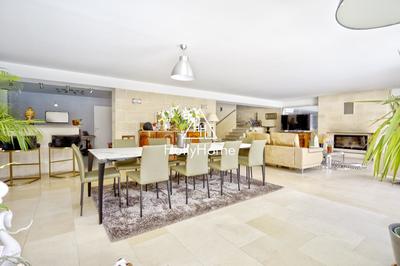 Maison ancienne - 237 m² - 7 pièces