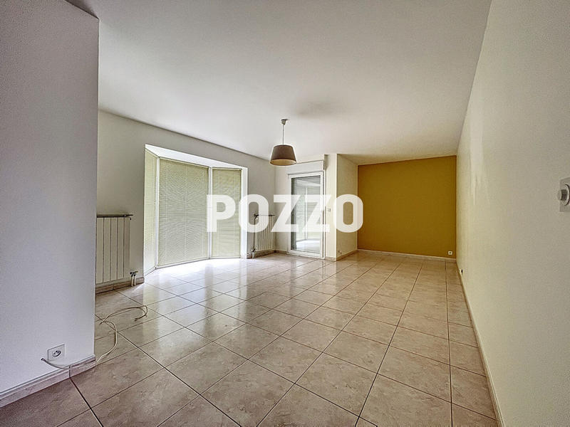 Maison - 180 m² - 8 pièces