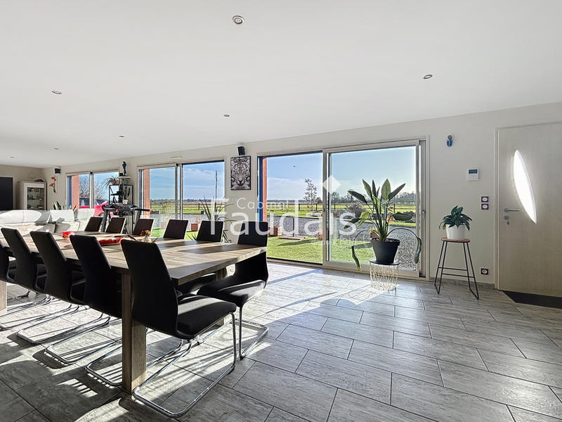 Maison - 246 m² - 8 pièces