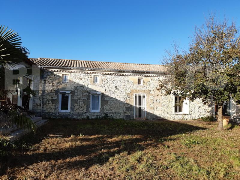 Maison en pierre - 469 m² - 10 pièces