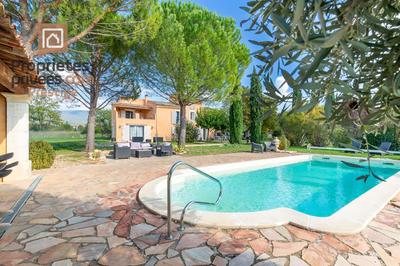 Maison - 275 m² - 10 pièces