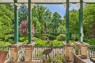 Maison - 325 m² - 10 pièces