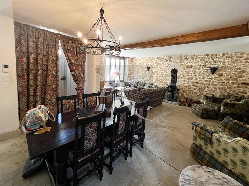 Maison - 180 m² - 7 pièces