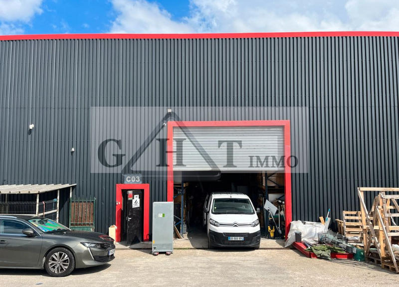 Entrepôt - 250 m²