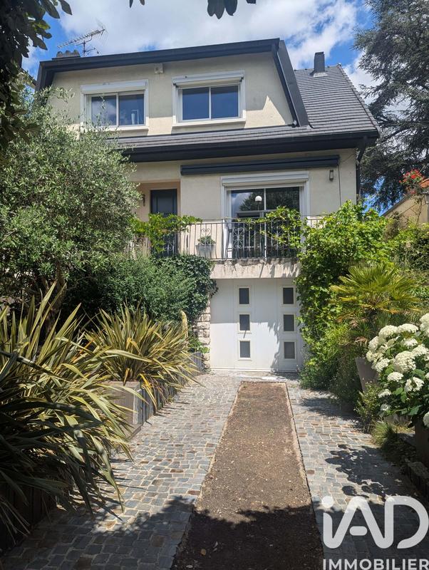 Maison - 210 m² - 7 pièces