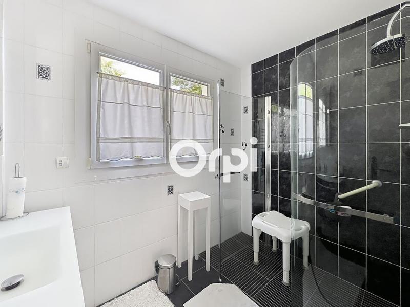 Maison - 245 m² - 9 pièces