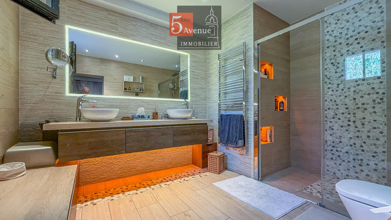 Maison - 260 m² - 7 pièces