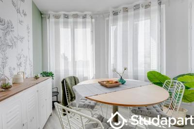 Chambre - 11 m² - 1 pièce