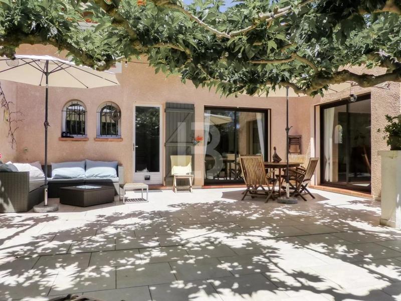 Demeure - 228 m² - 9 pièces