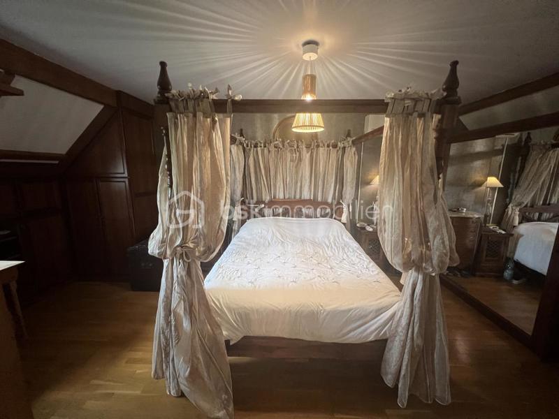 Demeure - 250 m² - 6 pièces