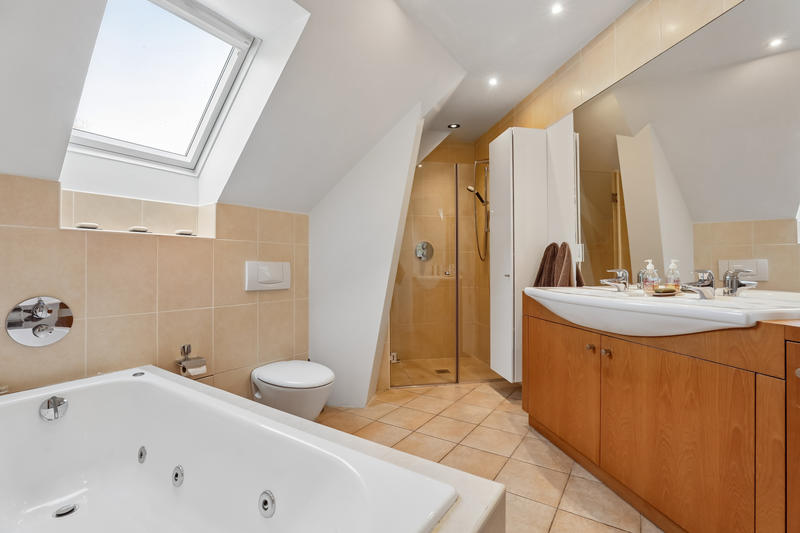 Maison - 438 m² - 12 pièces