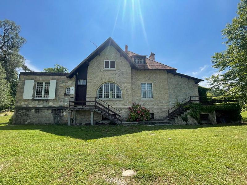 Maison - 260 m² - 8 pièces
