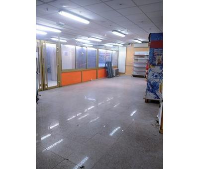 Local commercial - 122 m² - 1 pièce