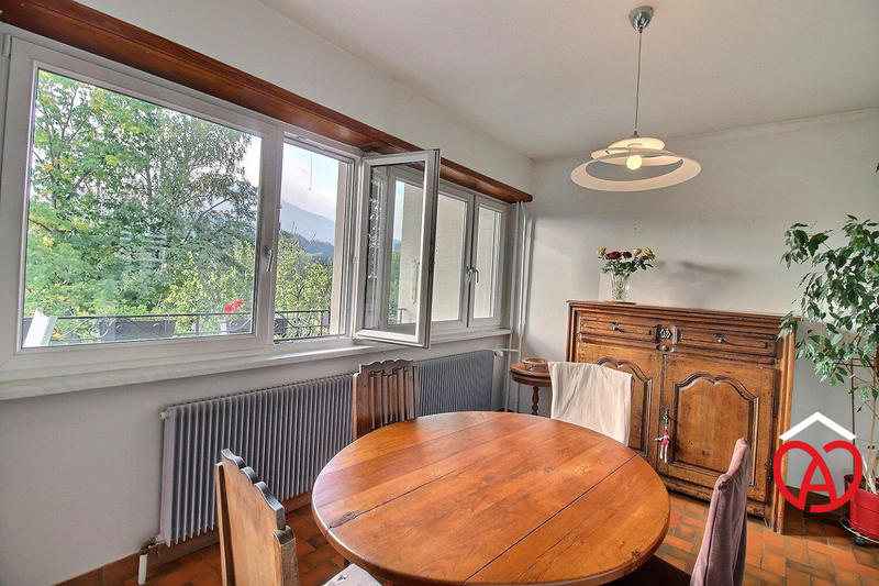 Maison - 216 m² - 8 pièces