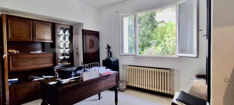 Maison - 216 m² - 10 pièces