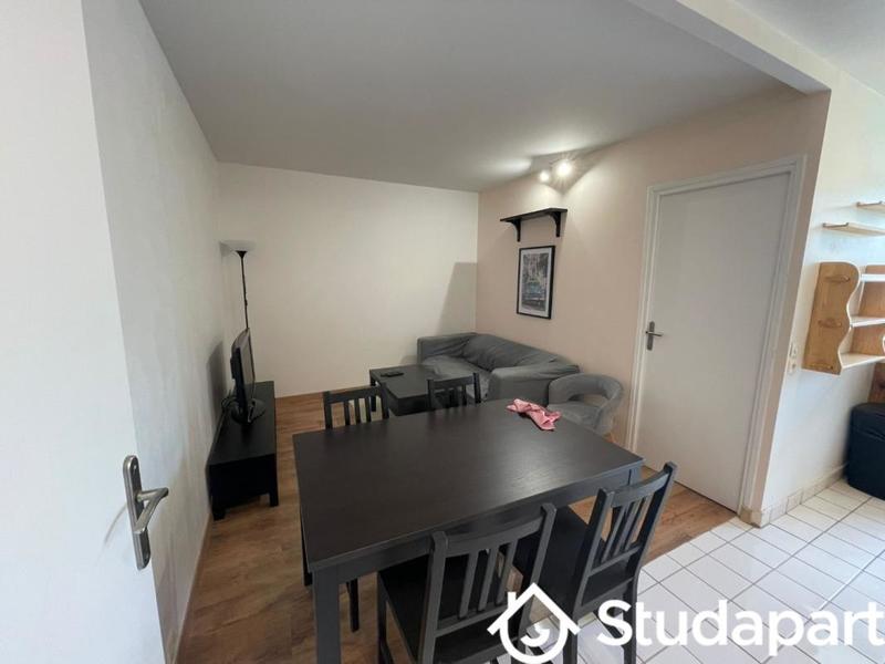 Chambre - 9 m² - 1 pièce