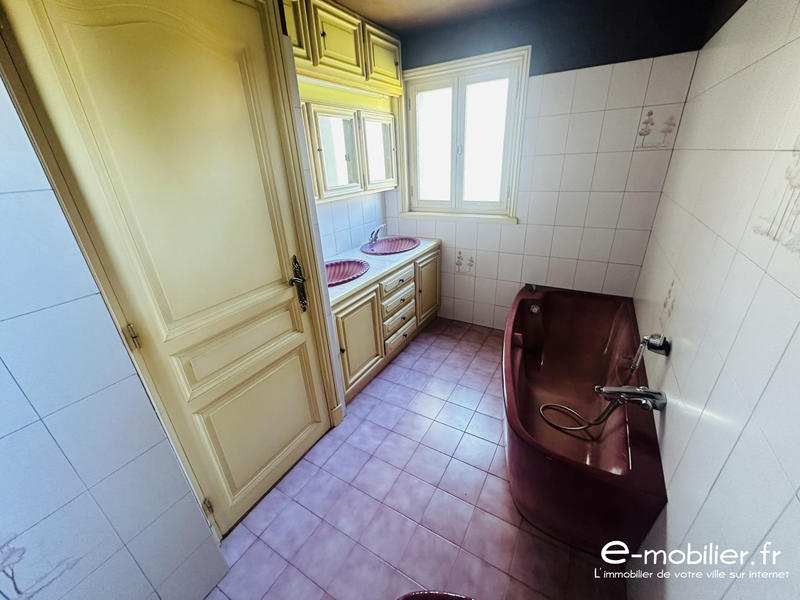 Maison - 216 m² - 7 pièces