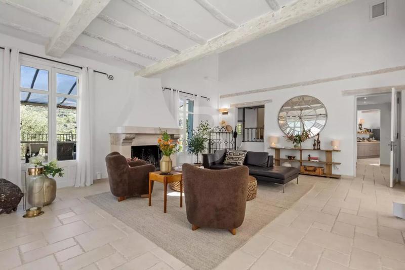 Demeure - 451 m² - 15 pièces