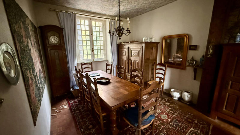 Maison - 1 200 m² - 6 pièces