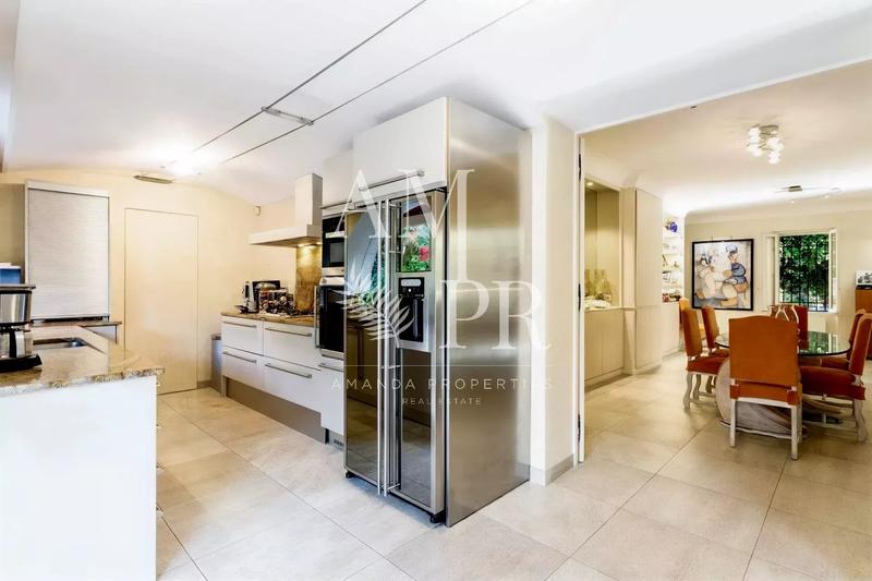 Villa - 300 m² - 7 pièces