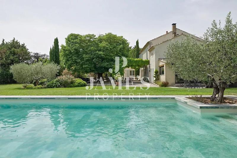 Maison - 450 m² - 13 pièces