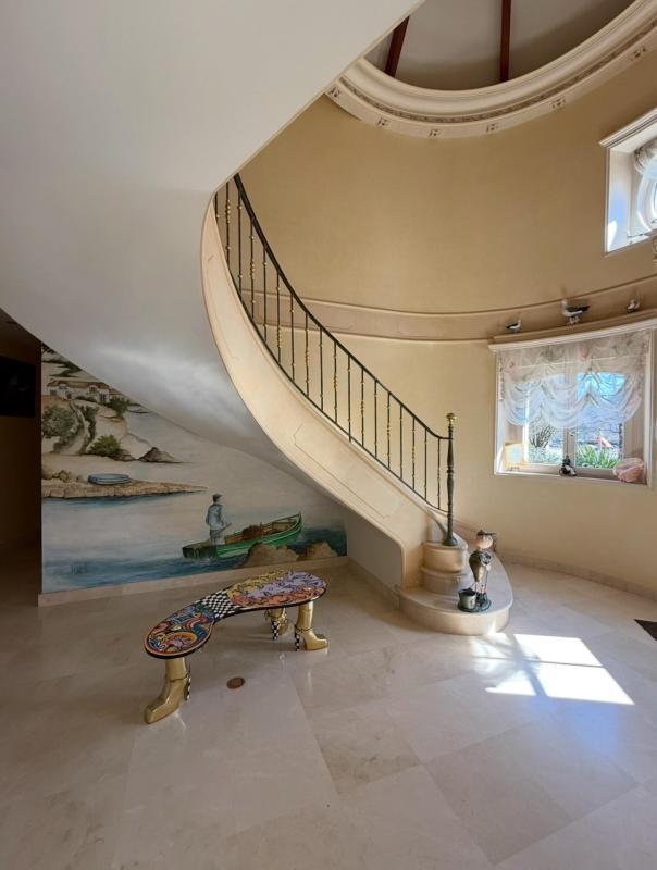 Maison - 254 m² - 12 pièces