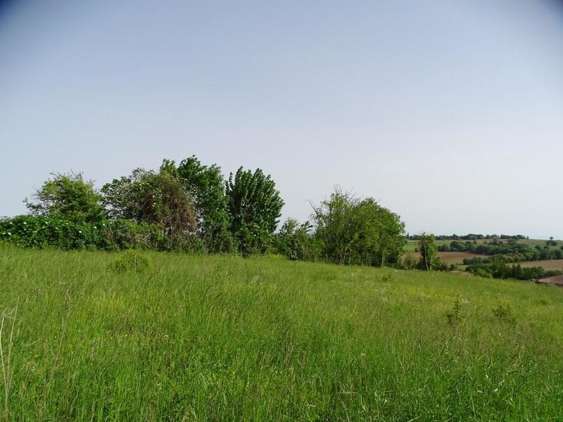 Terrain constructible - 1 400 m²