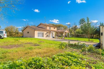 Maison - 210 m² - 8 pièces