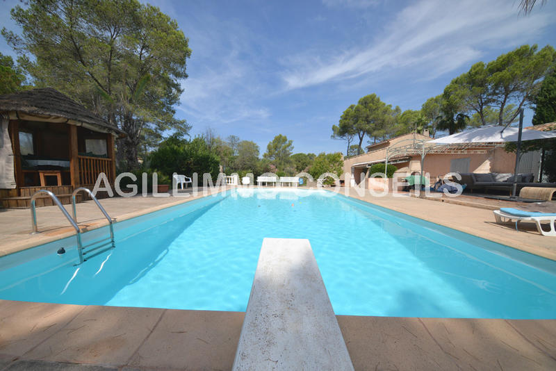 Villa - 3 082 m² - 7 pièces