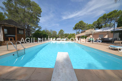 Villa - 3 082 m² - 7 pièces