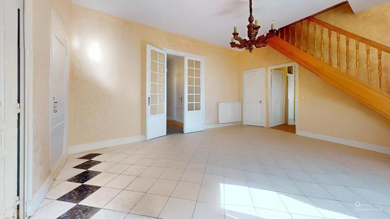Maison - 260 m² - 8 pièces