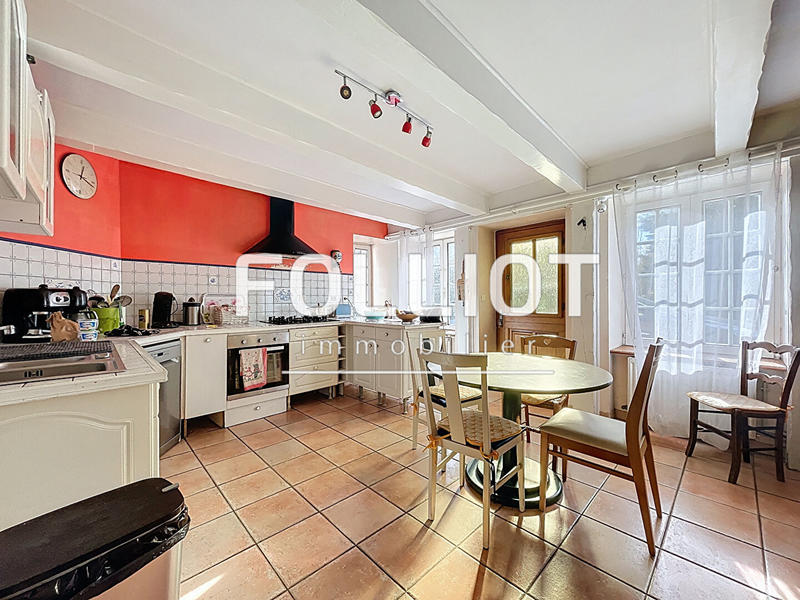 Maison - 276 m² - 7 pièces