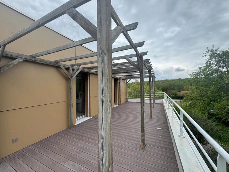 Maison - 210 m² - 7 pièces