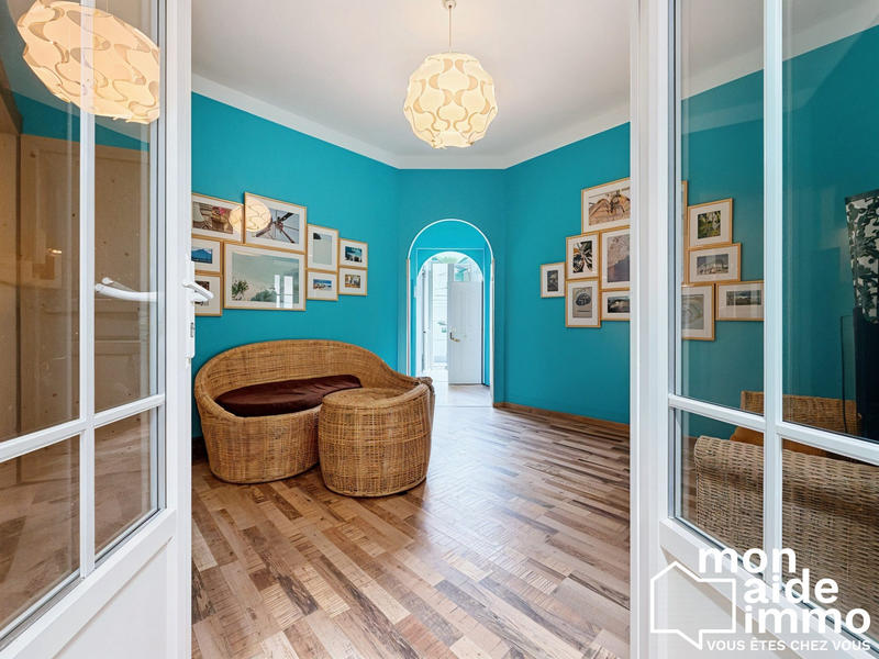 Maison - 220 m² - 6 pièces