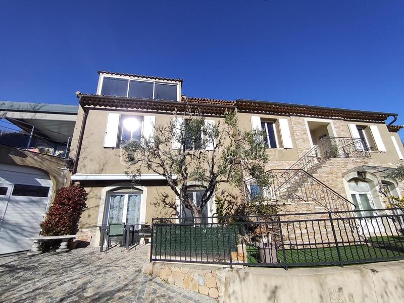 Villa - 264 m² - 7 pièces