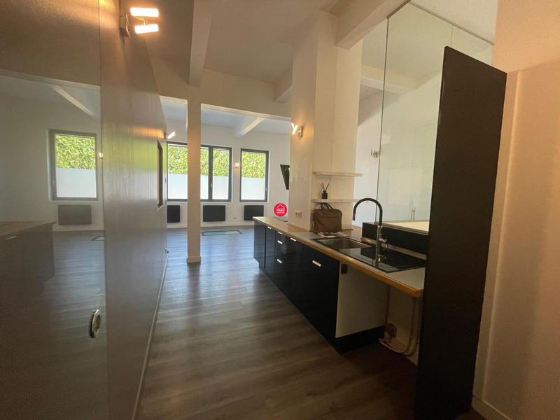 Loft - 77 m² - 3 pièces