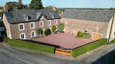 Maison - 231 m² - 7 pièces