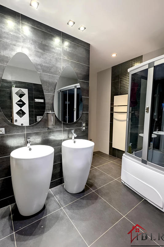 Appartement - 146 m² - 6 pièces