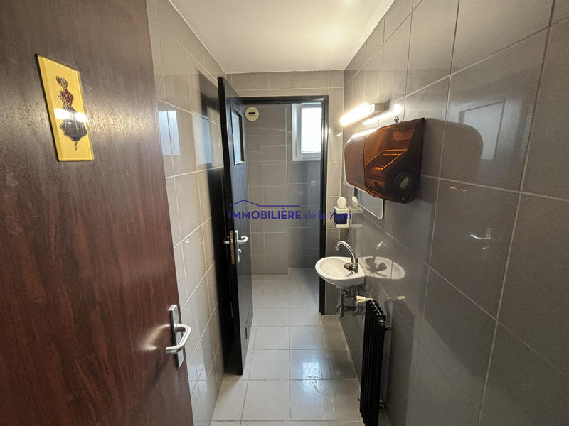 Local commercial - 323 m²